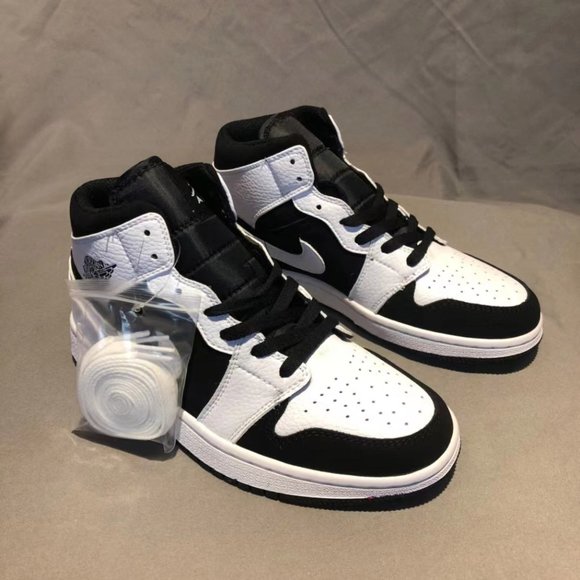 Air Jordan 1 Mid mid-top casual basketball shoes black and white main image 4